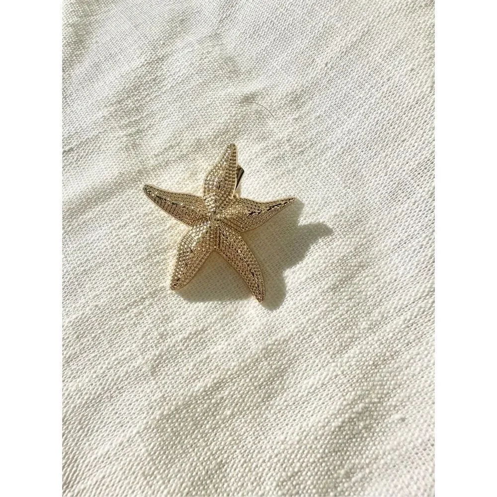 Cute Gold starfish hair clip ￼